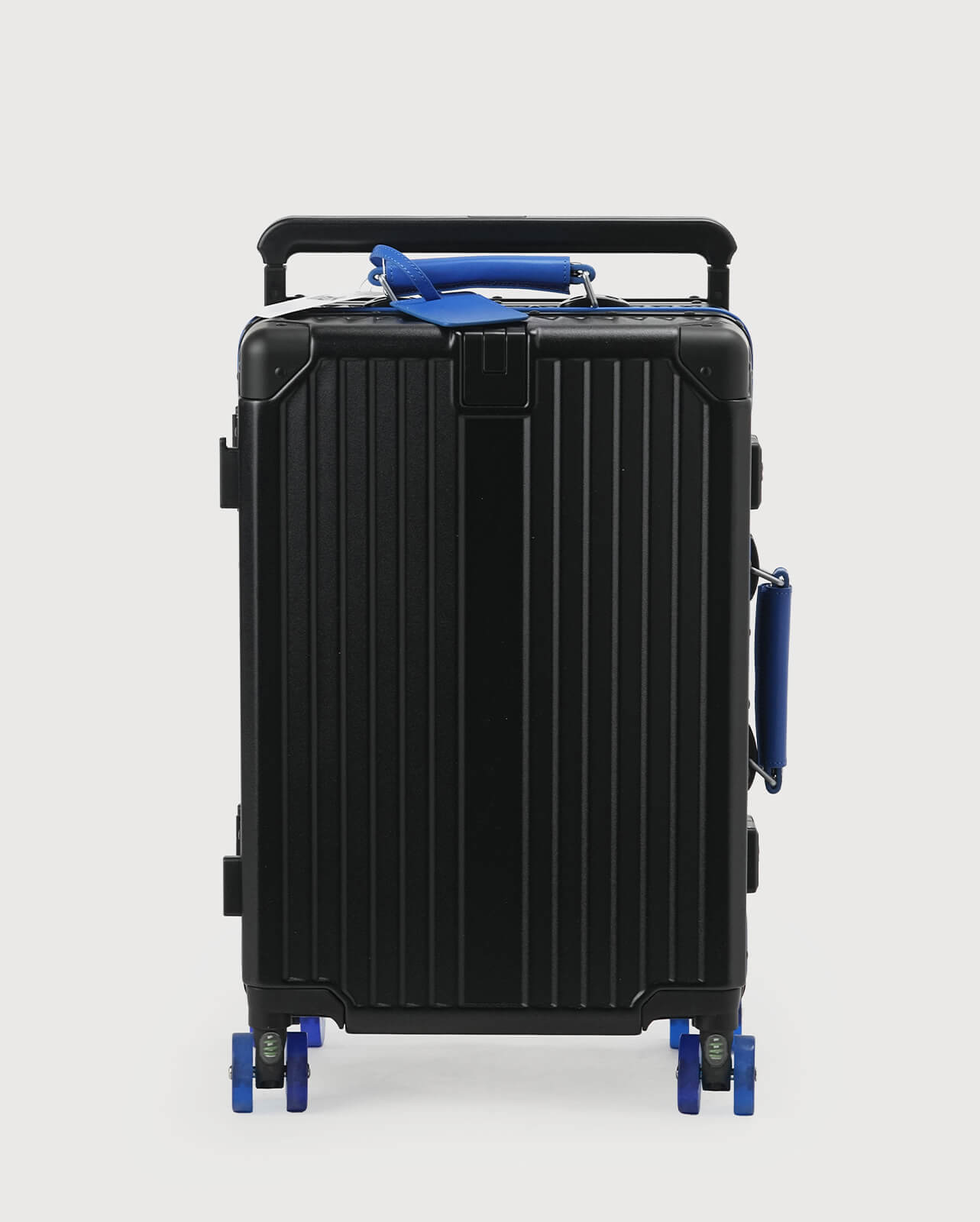 TravelCore Aluminum Spinner Suitcase | Black Blue