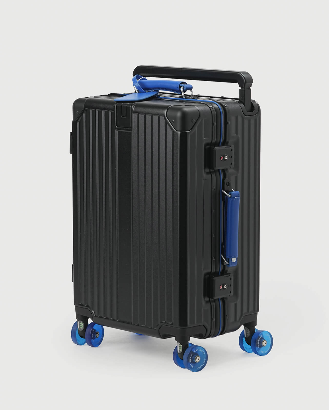 TravelCore Aluminum Spinner Suitcase | Black Blue